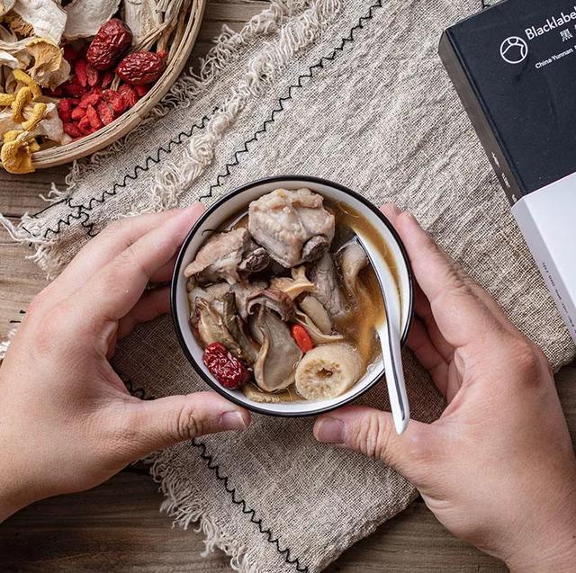 圖片關(guān)鍵詞 國(guó)家蘑菇地理:中國(guó)哪里的蘑菇最好吃?